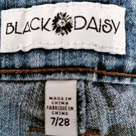 (1061)Black Daisy High Waisted Floral Print Denim Shorts Size 7/28 (Jr) - Picture 7 of 8